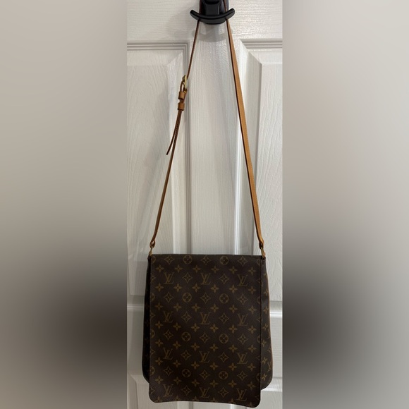 Louis Vuitton Handbags - Authentic Louis Vuitton Monogram Musette GM Messenger Crossbody Bag